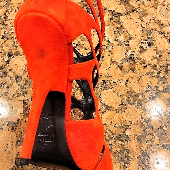 Beautiful & sexy Red Giuseppe Zanotti high heels. Size 37. EU. - Picture 10 of 10